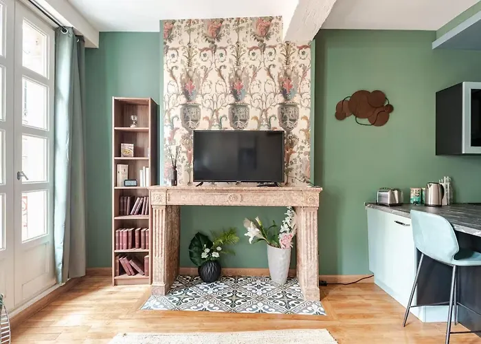 Apartment Owl Prestige *